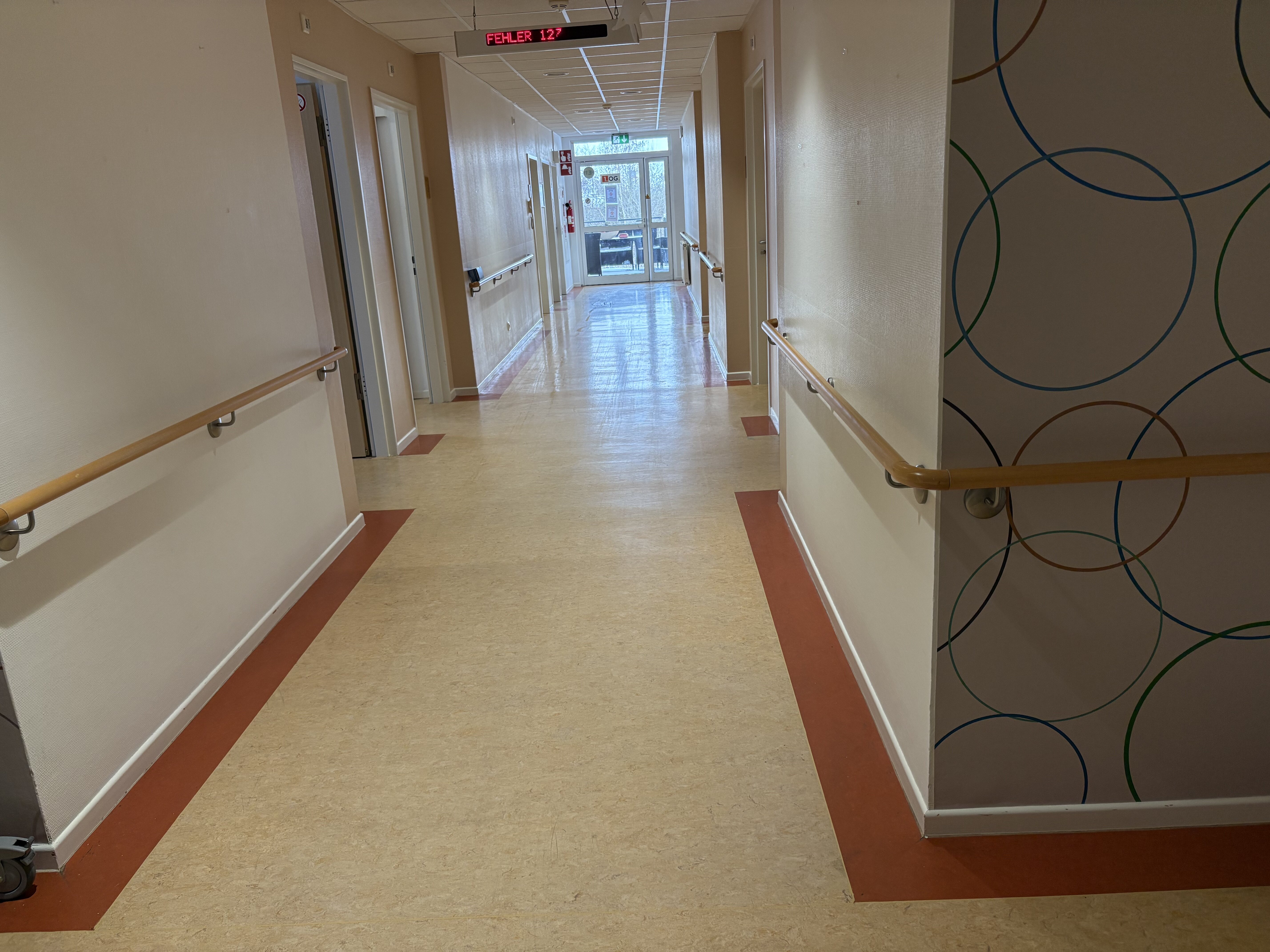 Klinik Unterhaltsreinigung Boden Flur 